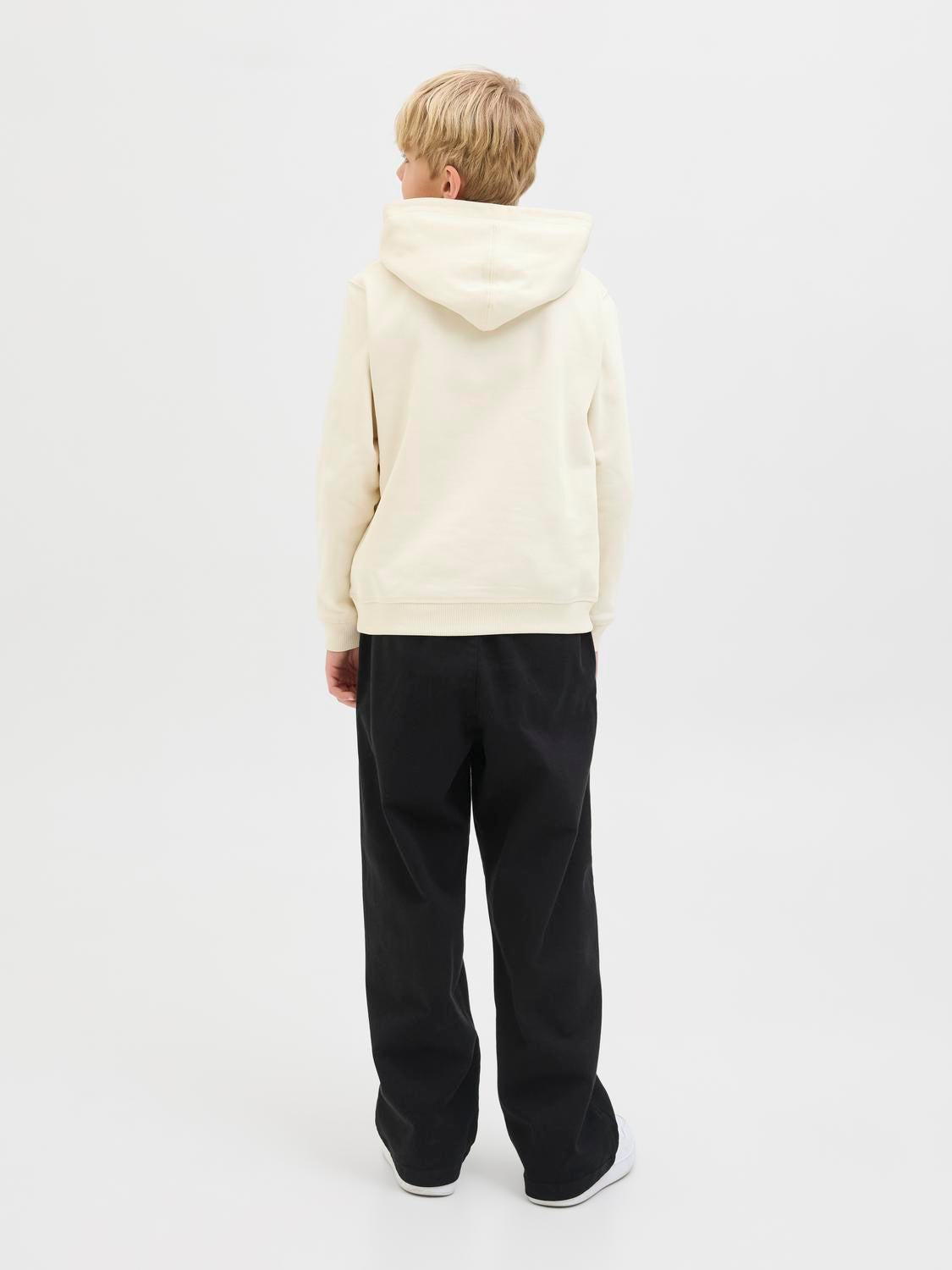 model_shot-back